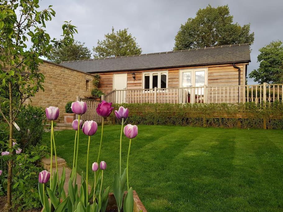 Charming Cottage Surrounded By Idyllic Garden In Peaceful Location In Central Charlbury Exterior photo