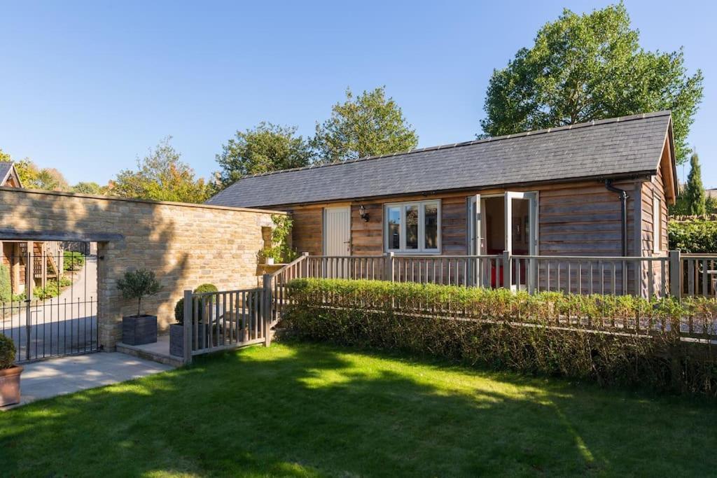 Charming Cottage Surrounded By Idyllic Garden In Peaceful Location In Central Charlbury Exterior photo