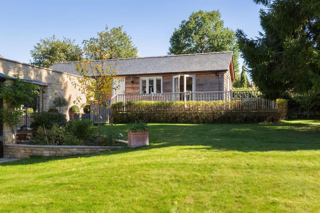 Charming Cottage Surrounded By Idyllic Garden In Peaceful Location In Central Charlbury Exterior photo